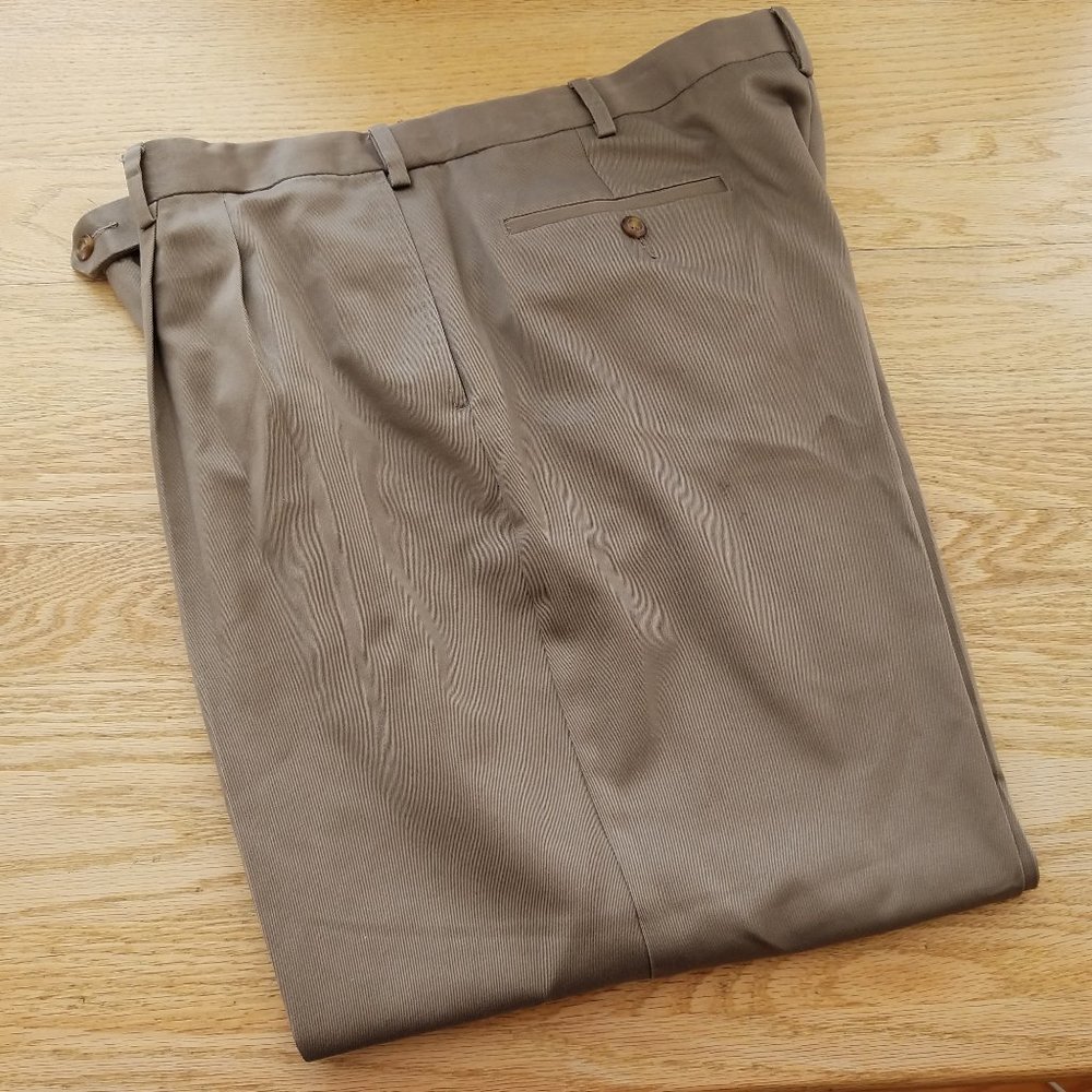 Savane Mens Khaki Chino Pants Tag Size 40 x 32, Measures 40 x 24.5